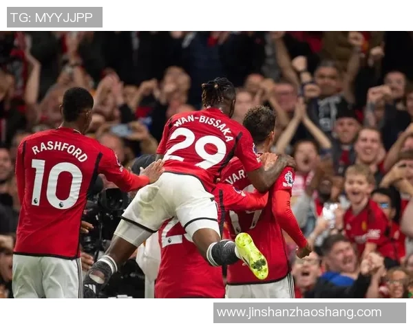 英超激战曼联迎战西汉姆红魔延续强势状态争夺胜利 英超激战曼联迎战西汉姆红魔延续强势状态争夺胜利